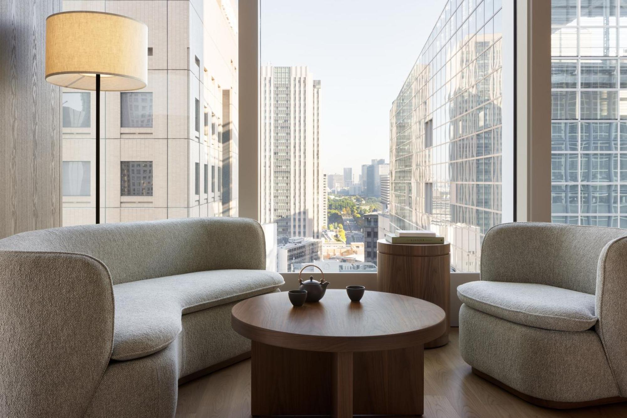Suite Deluxe Angolare con 1 Letto King-Size e Vista Città